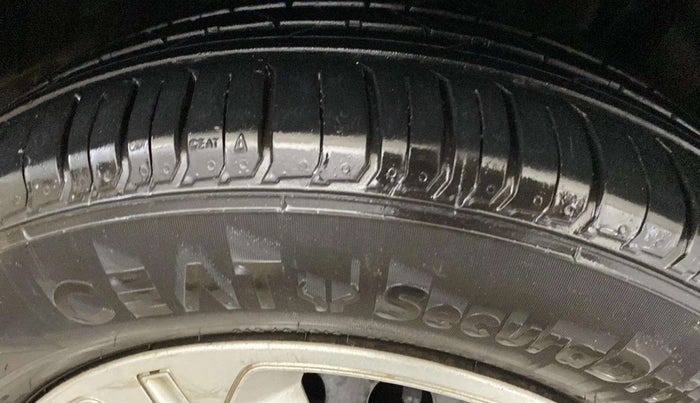 2020 Tata NEXON XMA PETROL, Petrol, Automatic, 80,898 km, Right Front Tyre Tread