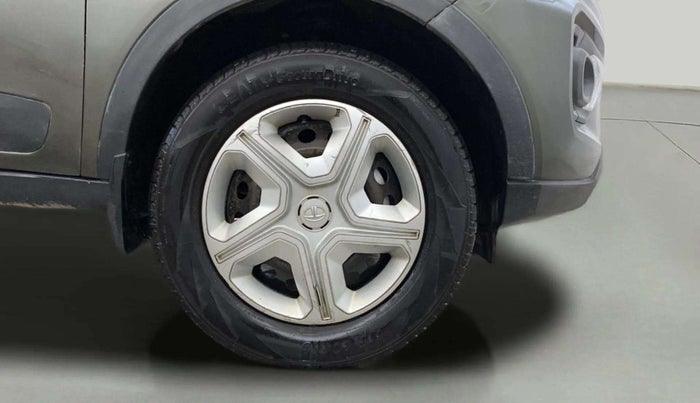 2020 Tata NEXON XMA PETROL, Petrol, Automatic, 80,898 km, Right Front Wheel