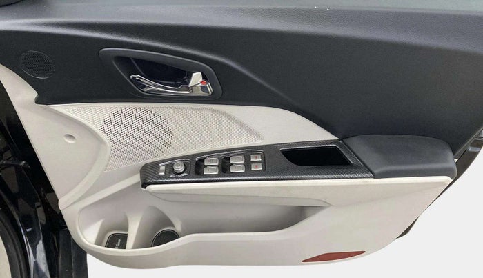 2023 Mahindra XUV300 W6 1.2 PETROL, Petrol, Manual, 3,838 km, Driver Side Door Panels Control