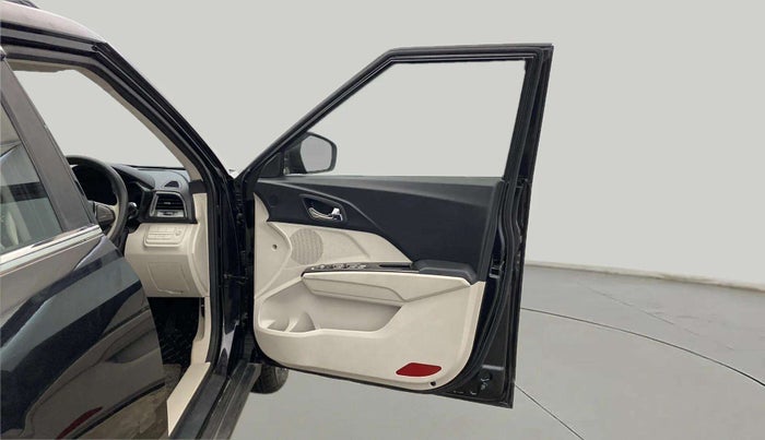 2023 Mahindra XUV300 W6 1.2 PETROL, Petrol, Manual, 3,838 km, RHS Front Door
