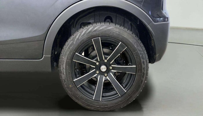 2023 Mahindra XUV300 W6 1.2 PETROL, Petrol, Manual, 3,838 km, Left Rear Wheel