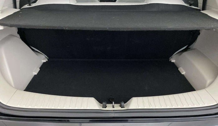 2023 Mahindra XUV300 W6 1.2 PETROL, Petrol, Manual, 3,838 km, Boot Inside