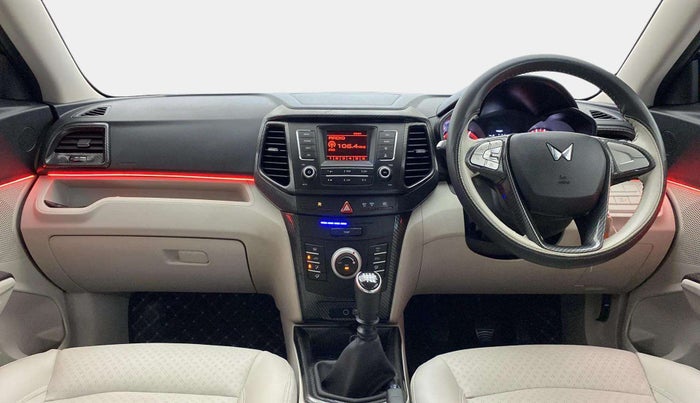 2023 Mahindra XUV300 W6 1.2 PETROL, Petrol, Manual, 3,838 km, Dashboard