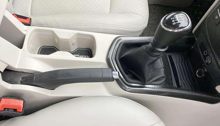 2023 Mahindra XUV300 W6 1.2 PETROL, Petrol, Manual, 3,838 km, Gear Lever