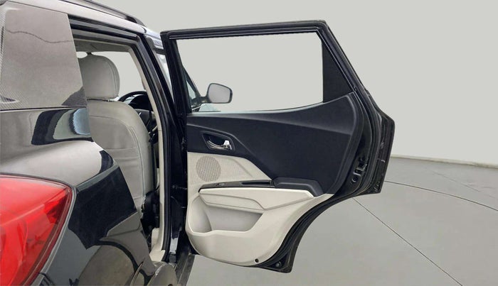 2023 Mahindra XUV300 W6 1.2 PETROL, Petrol, Manual, 3,838 km, RHS Rear Door