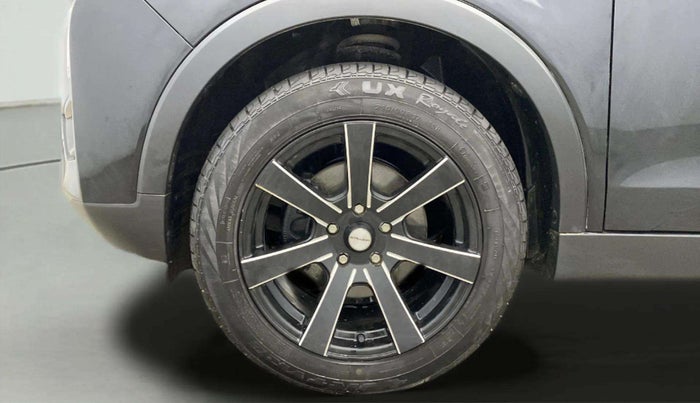 2023 Mahindra XUV300 W6 1.2 PETROL, Petrol, Manual, 3,838 km, Left Front Wheel