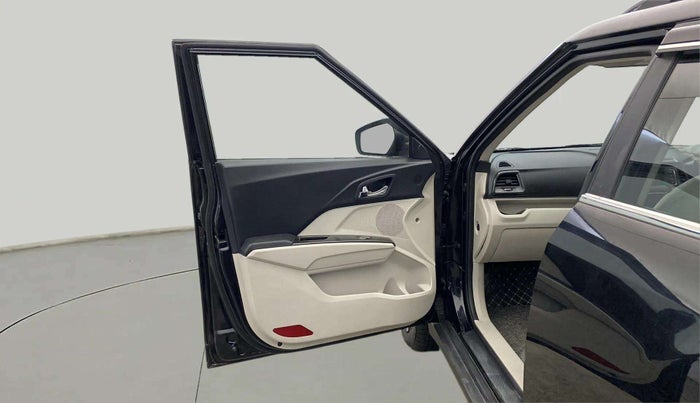 2023 Mahindra XUV300 W6 1.2 PETROL, Petrol, Manual, 3,838 km, LHS Front Door