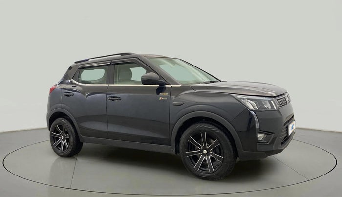 2023 Mahindra XUV300 W6 1.2 PETROL, Petrol, Manual, 3,838 km, Right Front Diagonal