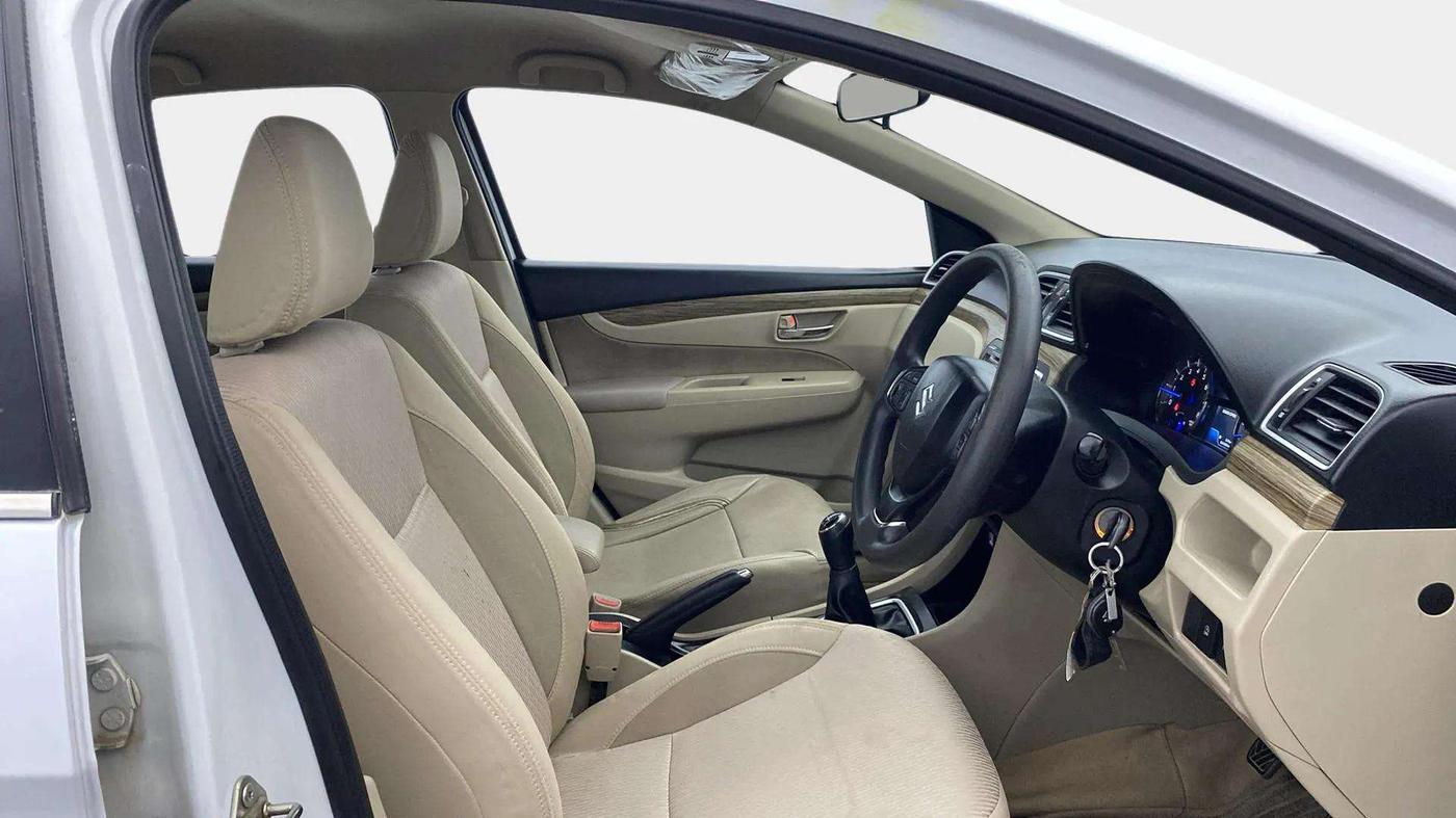 2019 Maruti Ciaz DELTA 1.5 SHVS MT PETROL, Petrol, Manual, 84,392 km, Right Side Front Door Cabin