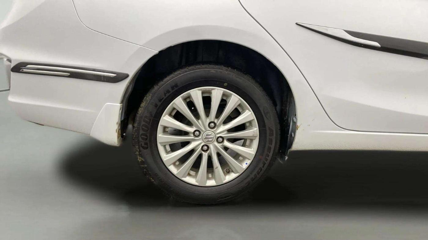 2019 Maruti Ciaz DELTA 1.5 SHVS MT PETROL, Petrol, Manual, 84,392 km, Right Rear Wheel