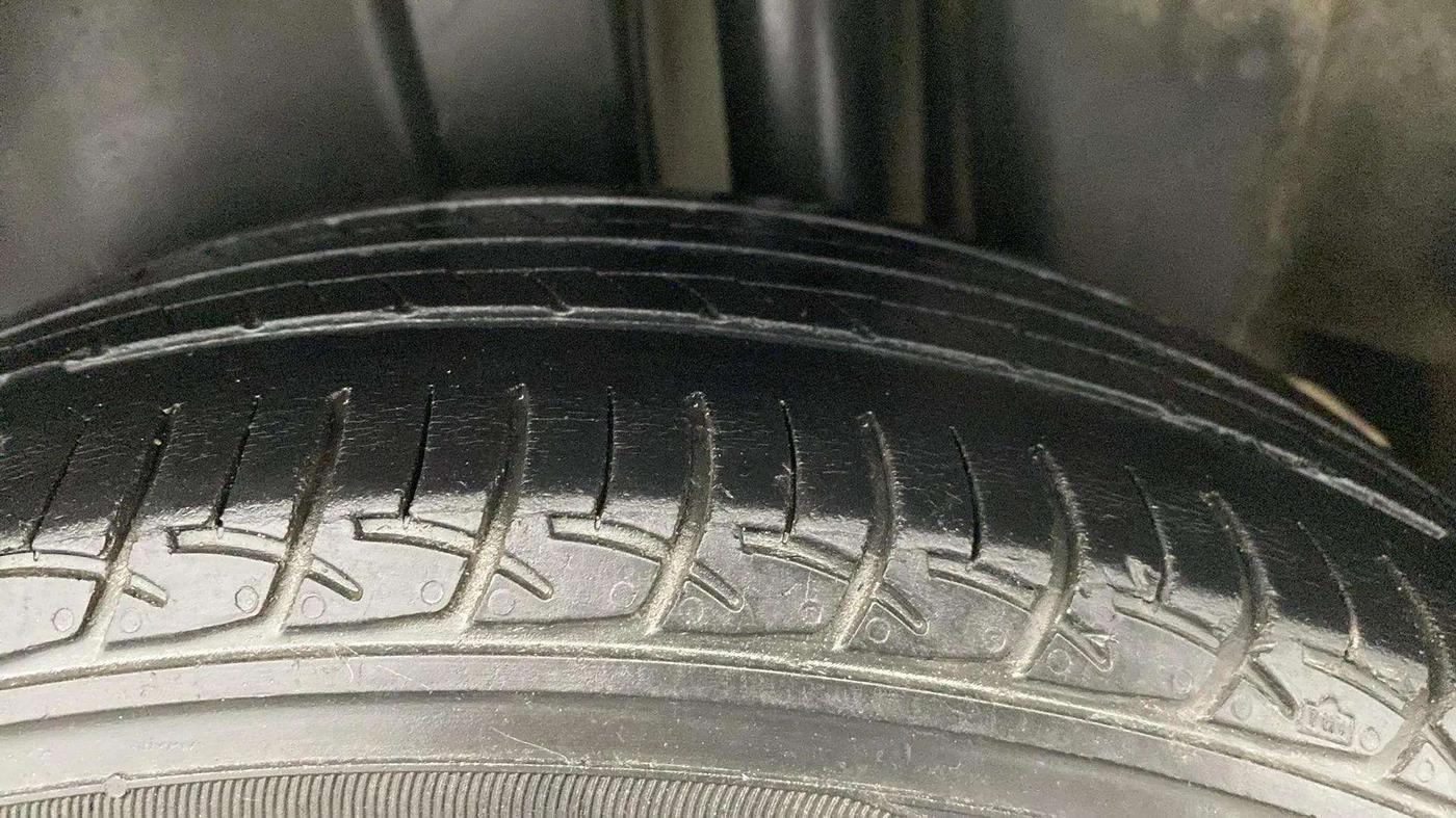 2019 Maruti Ciaz DELTA 1.5 SHVS MT PETROL, Petrol, Manual, 84,392 km, Left Rear Tyre Tread