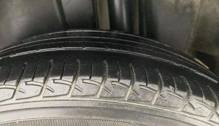 2019 Maruti Ciaz DELTA 1.5 SHVS MT PETROL, Petrol, Manual, 84,392 km, Left Rear Tyre Tread