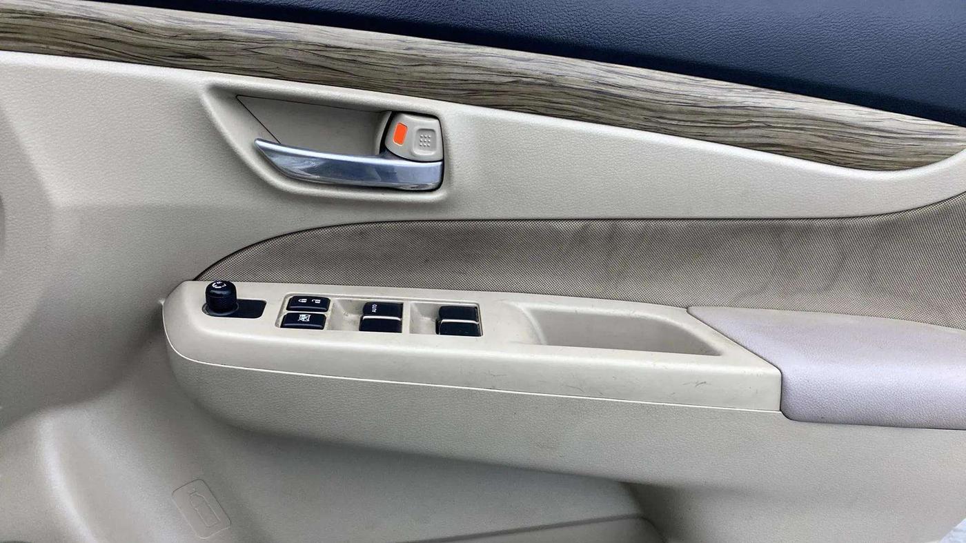 2019 Maruti Ciaz DELTA 1.5 SHVS MT PETROL, Petrol, Manual, 84,392 km, Driver Side Door Panels Control