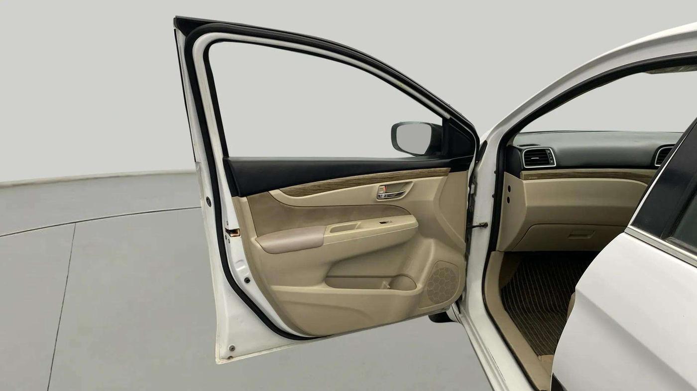 2019 Maruti Ciaz DELTA 1.5 SHVS MT PETROL, Petrol, Manual, 84,392 km, LHS Front Door