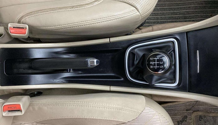2019 Maruti Ciaz DELTA 1.5 SHVS MT PETROL, Petrol, Manual, 84,392 km, Gear Lever