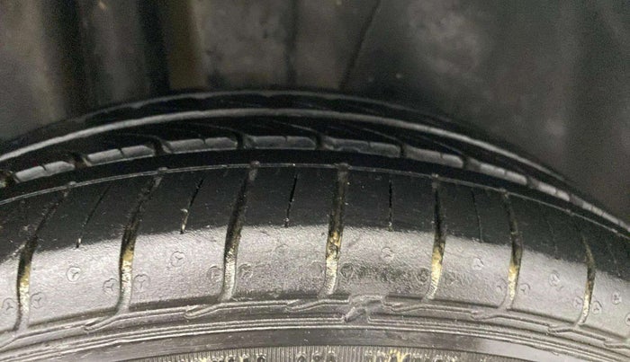 2019 Maruti Ciaz DELTA 1.5 SHVS MT PETROL, Petrol, Manual, 84,392 km, Right Rear Tyre Tread