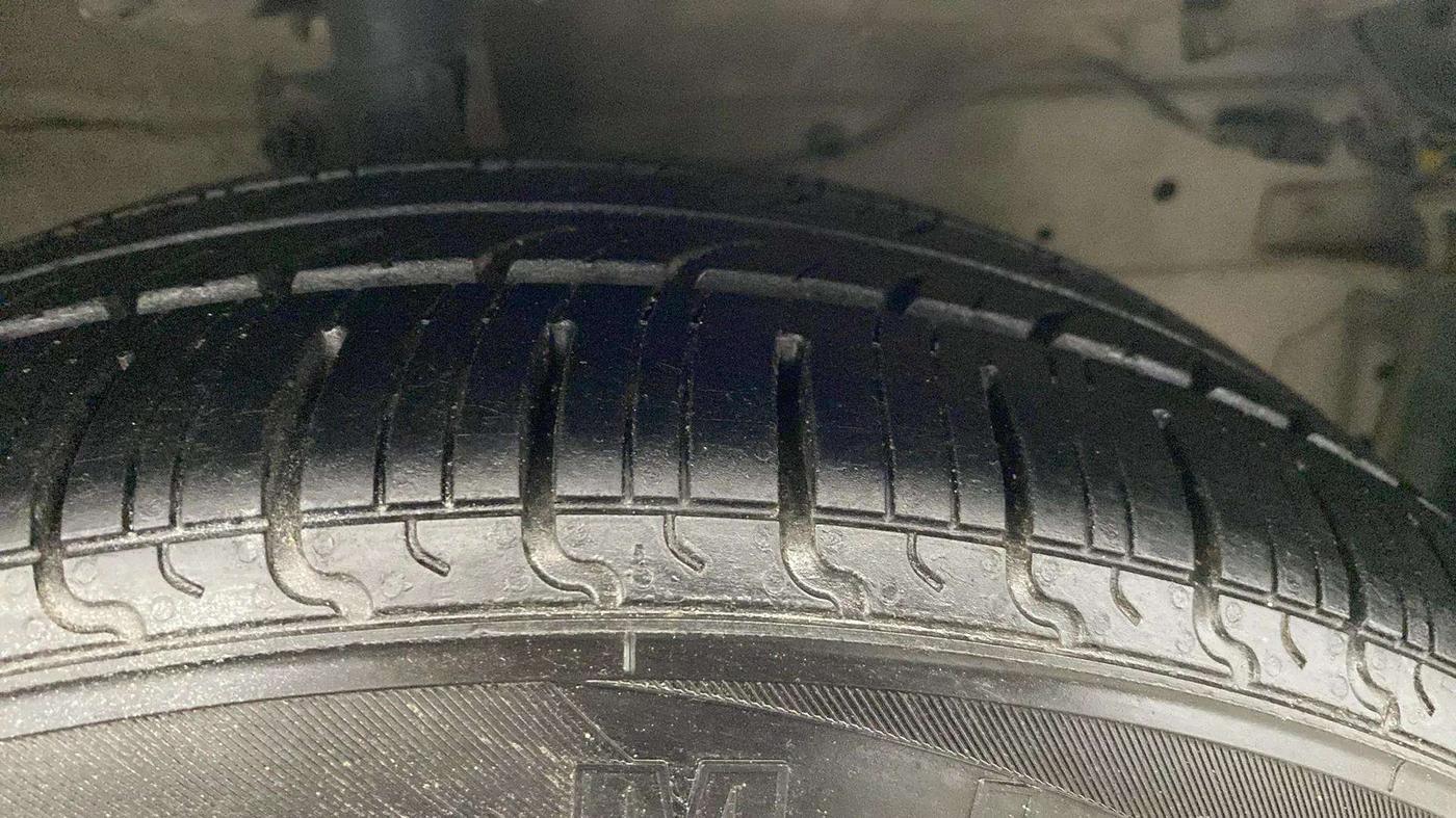 2019 Maruti Ciaz DELTA 1.5 SHVS MT PETROL, Petrol, Manual, 84,392 km, Right Front Tyre Tread