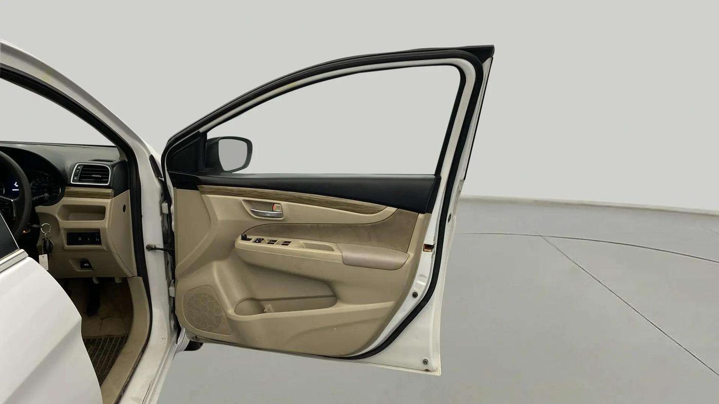 2019 Maruti Ciaz DELTA 1.5 SHVS MT PETROL, Petrol, Manual, 84,392 km, RHS Front Door