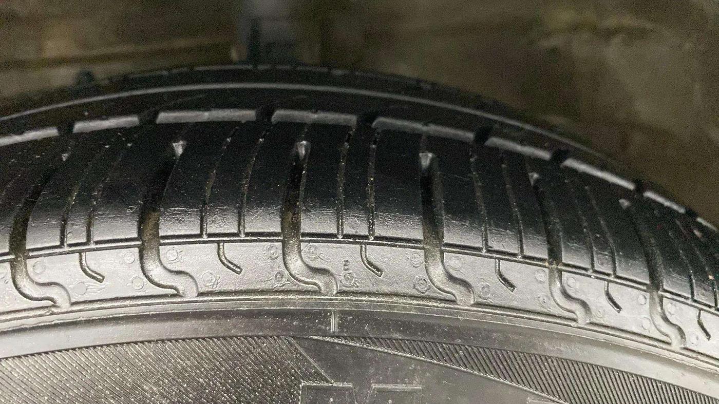 2019 Maruti Ciaz DELTA 1.5 SHVS MT PETROL, Petrol, Manual, 84,392 km, Left Front Tyre Tread