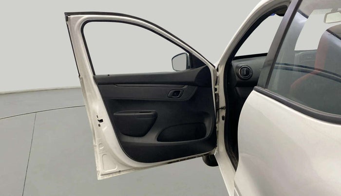 2022 Renault Kwid RXT 1.0 AMT, Petrol, Automatic, 28,284 km, LHS Front Door