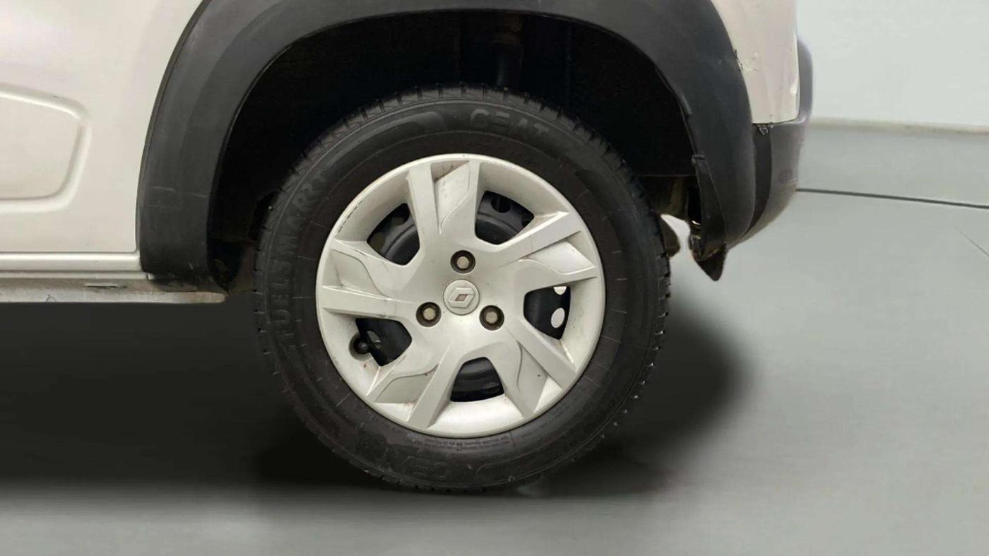 2022 Renault Kwid RXT 1.0 AMT, Petrol, Automatic, 28,284 km, Left Rear Wheel