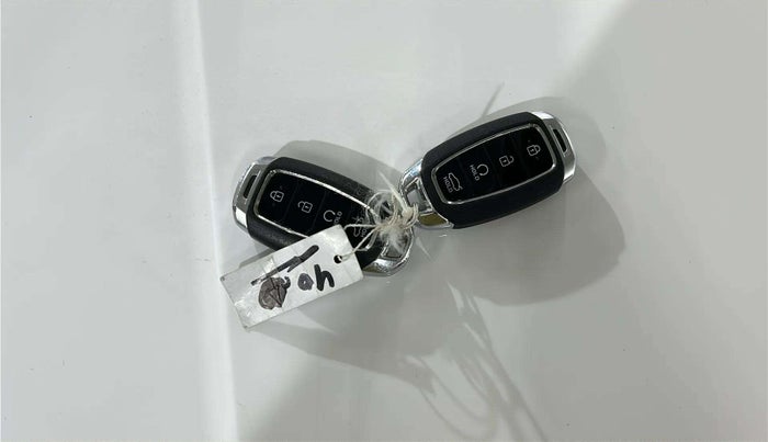2024 Hyundai Verna SX 1.5 Turbo Petrol MT, Petrol, Manual, 15,919 km, Key Close Up