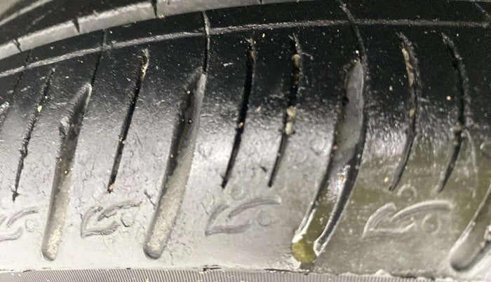 2021 KIA SONET HTK PLUS 1.2, Petrol, Manual, 23,571 km, Left Front Tyre Tread