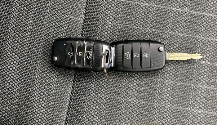 2021 KIA SONET HTK PLUS 1.2, Petrol, Manual, 23,571 km, Key Close Up