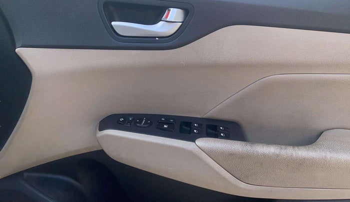 2018 Hyundai Verna 1.6 SX (O) CRDI MT, Diesel, Manual, 73,480 km, Driver Side Door Panels Control