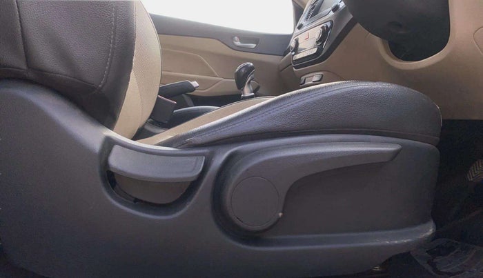 2018 Hyundai Verna 1.6 SX (O) CRDI MT, Diesel, Manual, 73,480 km, Driver Side Adjustment Panel