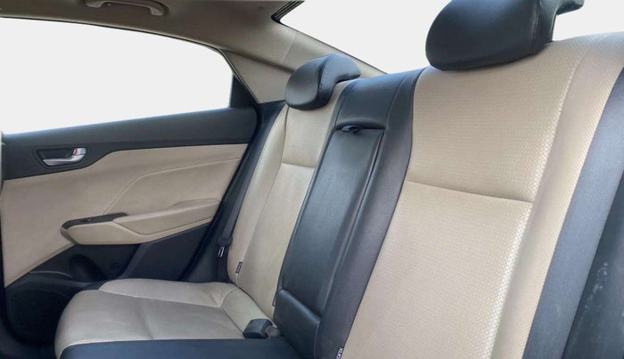 2018 Hyundai Verna 1.6 SX (O) CRDI MT, Diesel, Manual, 73,480 km, Right Side Rear Door Cabin