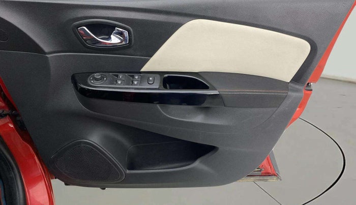 2018 Renault Captur RXT DIESEL, Diesel, Manual, 56,050 km, Driver Side Door Panels Control