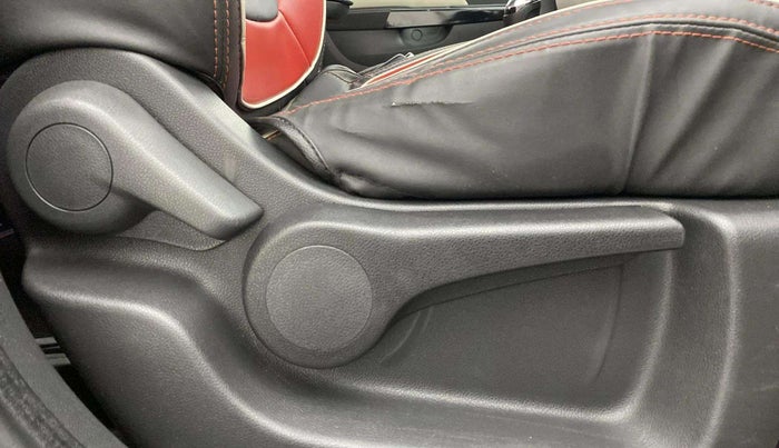 2018 Renault Captur RXT DIESEL, Diesel, Manual, 56,050 km, Driver Side Adjustment Panel