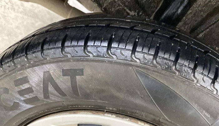 2019 Maruti New Wagon-R LXI CNG (O) 1.0, CNG, Manual, 64,055 km, Left Front Tyre Tread