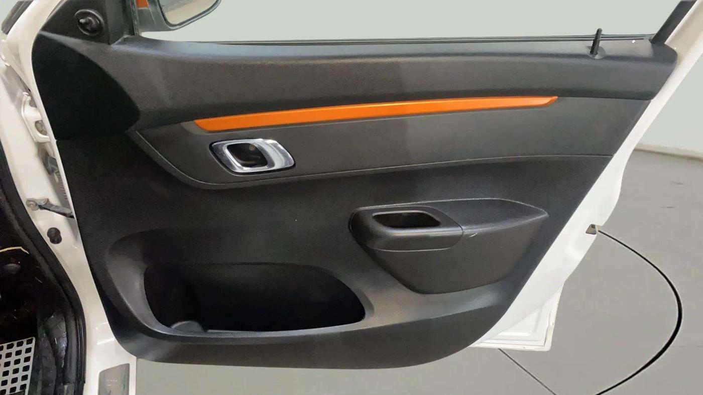 2021 Renault Kwid CLIMBER 1.0 (O), Petrol, Manual, 50,739 km, Driver Side Door Panels Control