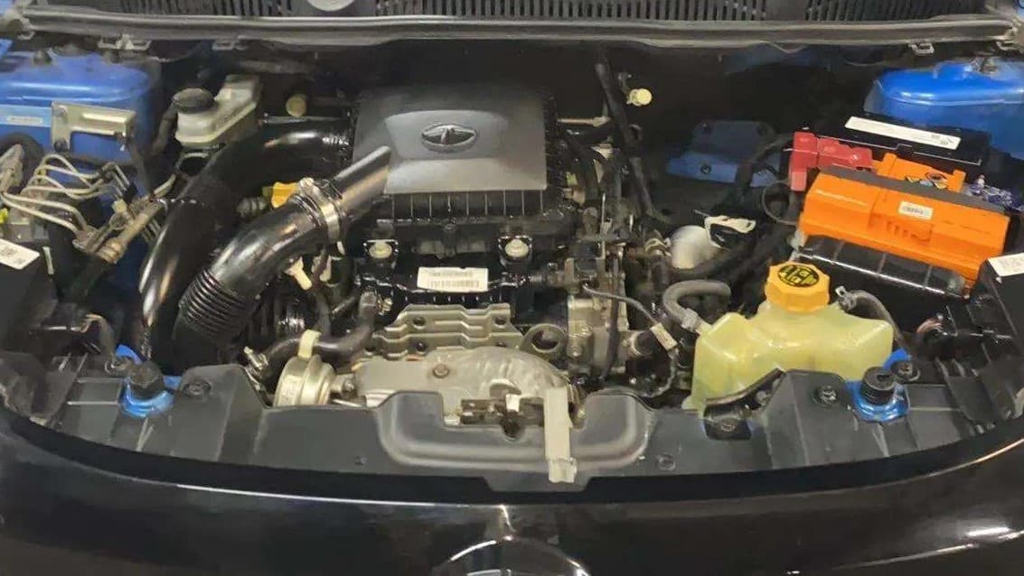 2020 Tata NEXON XZ PLUS PETROL, Petrol, Manual, 53,846 km, Open Bonet