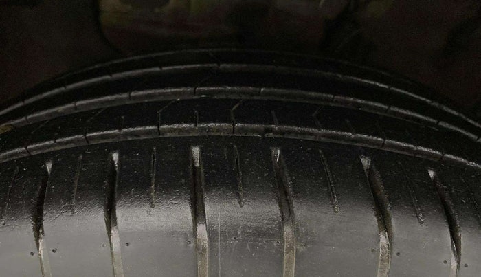 2018 Hyundai Elite i20 MAGNA EXECUTIVE 1.2, Petrol, Manual, 65,100 km, Left Front Tyre Tread