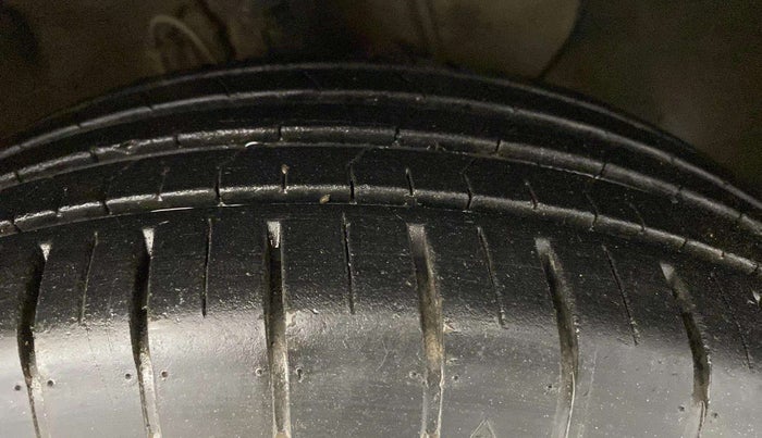2018 Hyundai Elite i20 MAGNA EXECUTIVE 1.2, Petrol, Manual, 65,100 km, Right Front Tyre Tread