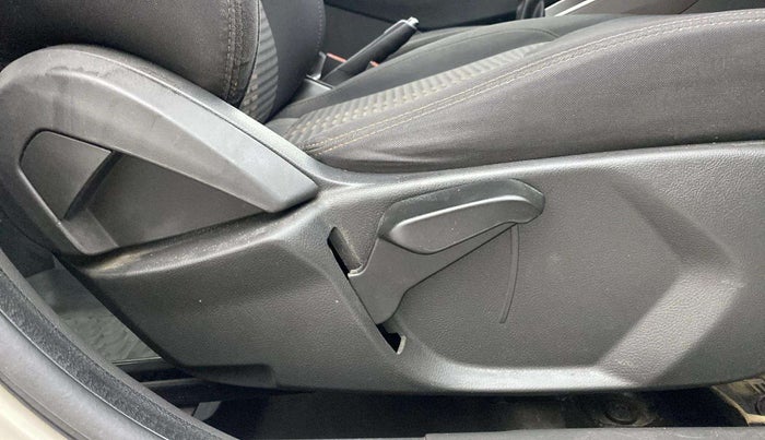 2019 Ford FREESTYLE TITANIUM PLUS 1.2 PETROL, Petrol, Manual, 1,00,380 km, Driver Side Door Panels Control