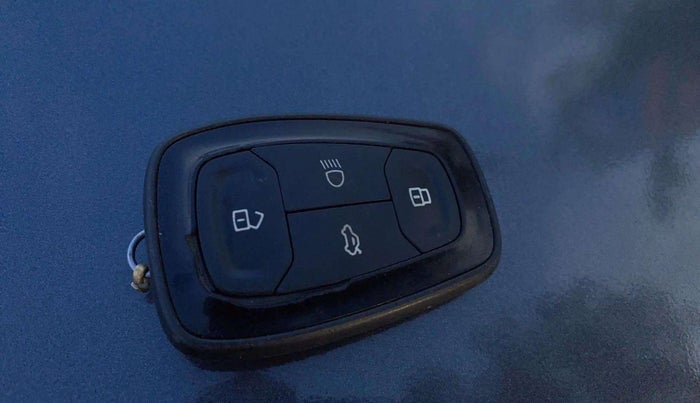 2022 Tata ALTROZ XZ PETROL, Petrol, Manual, 33,750 km, Key Close Up
