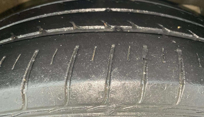2015 Honda City 1.5L I-VTEC SV CVT, Petrol, Automatic, 1,27,232 km, Right Front Tyre Tread