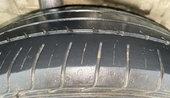 2015 Honda City 1.5L I-VTEC SV CVT, Petrol, Automatic, 1,27,232 km, Right Rear Tyre Tread