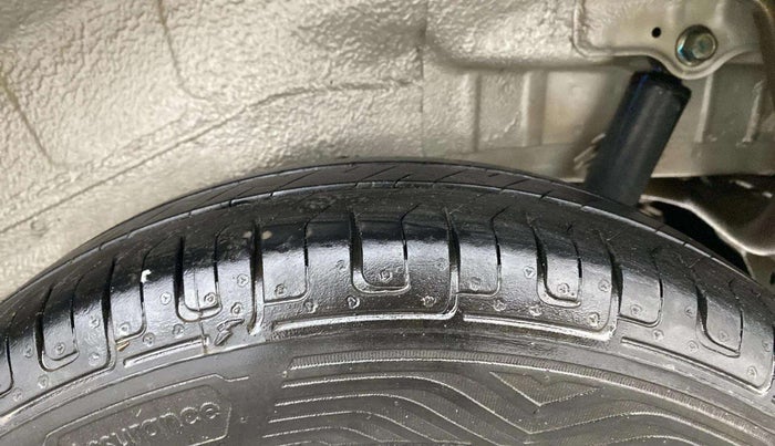 2017 Maruti Wagon R 1.0 LXI CNG, CNG, Manual, 52,583 km, Left Rear Tyre Tread