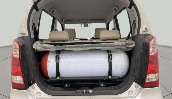 2017 Maruti Wagon R 1.0 LXI CNG, CNG, Manual, 52,583 km, Boot Inside