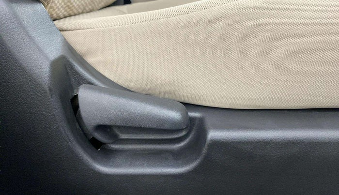 2017 Maruti Wagon R 1.0 LXI CNG, CNG, Manual, 52,583 km, Driver Side Adjustment Panel