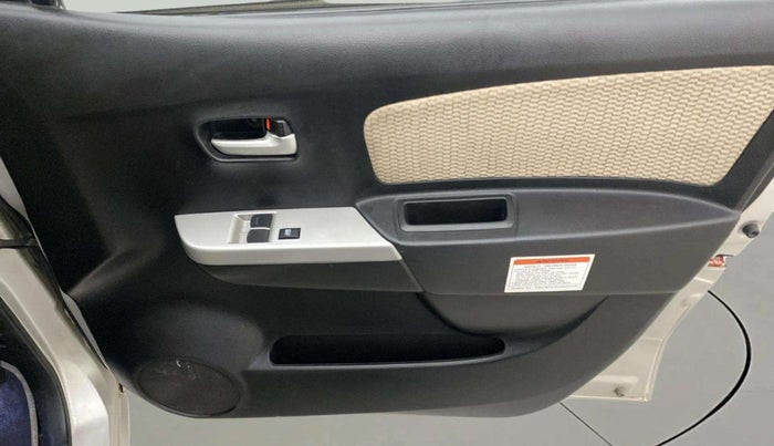 2017 Maruti Wagon R 1.0 LXI CNG, CNG, Manual, 52,583 km, Driver Side Door Panels Control