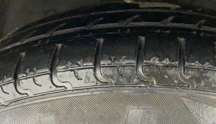 2011 Hyundai i10 MAGNA 1.2, Petrol, Manual, 56,340 km, Right Front Tyre Tread
