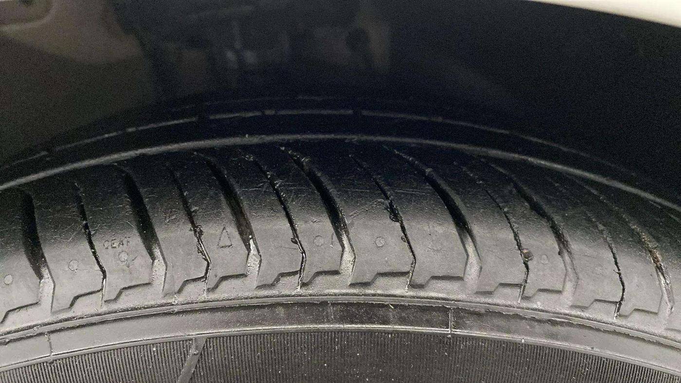2021 Hyundai NEW I20 ASTA (O) 1.0 TURBO GDI DCT, Petrol, Automatic, 89,325 km, Right Front Tyre Tread