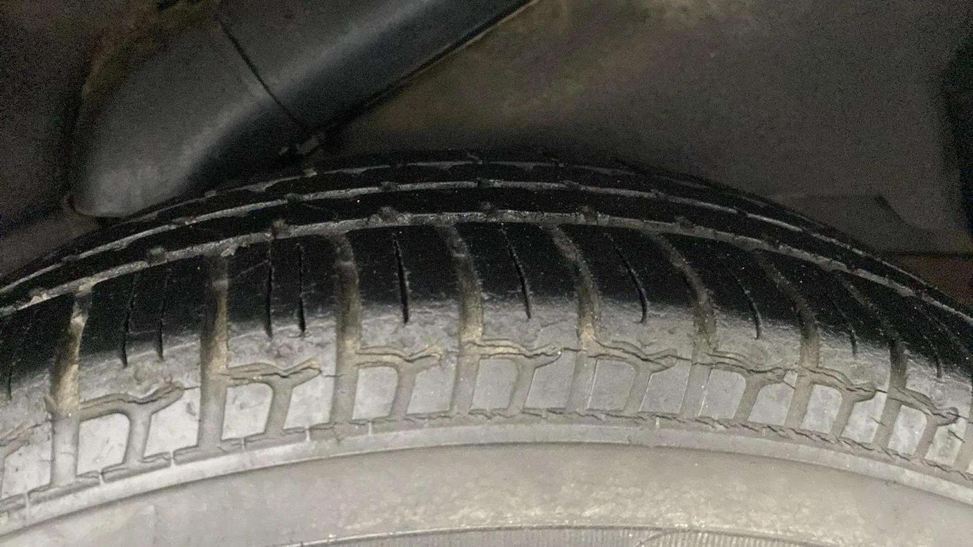 2015 Hyundai i10 MAGNA 1.1, Petrol, Manual, 22,244 km, Left Rear Tyre Tread