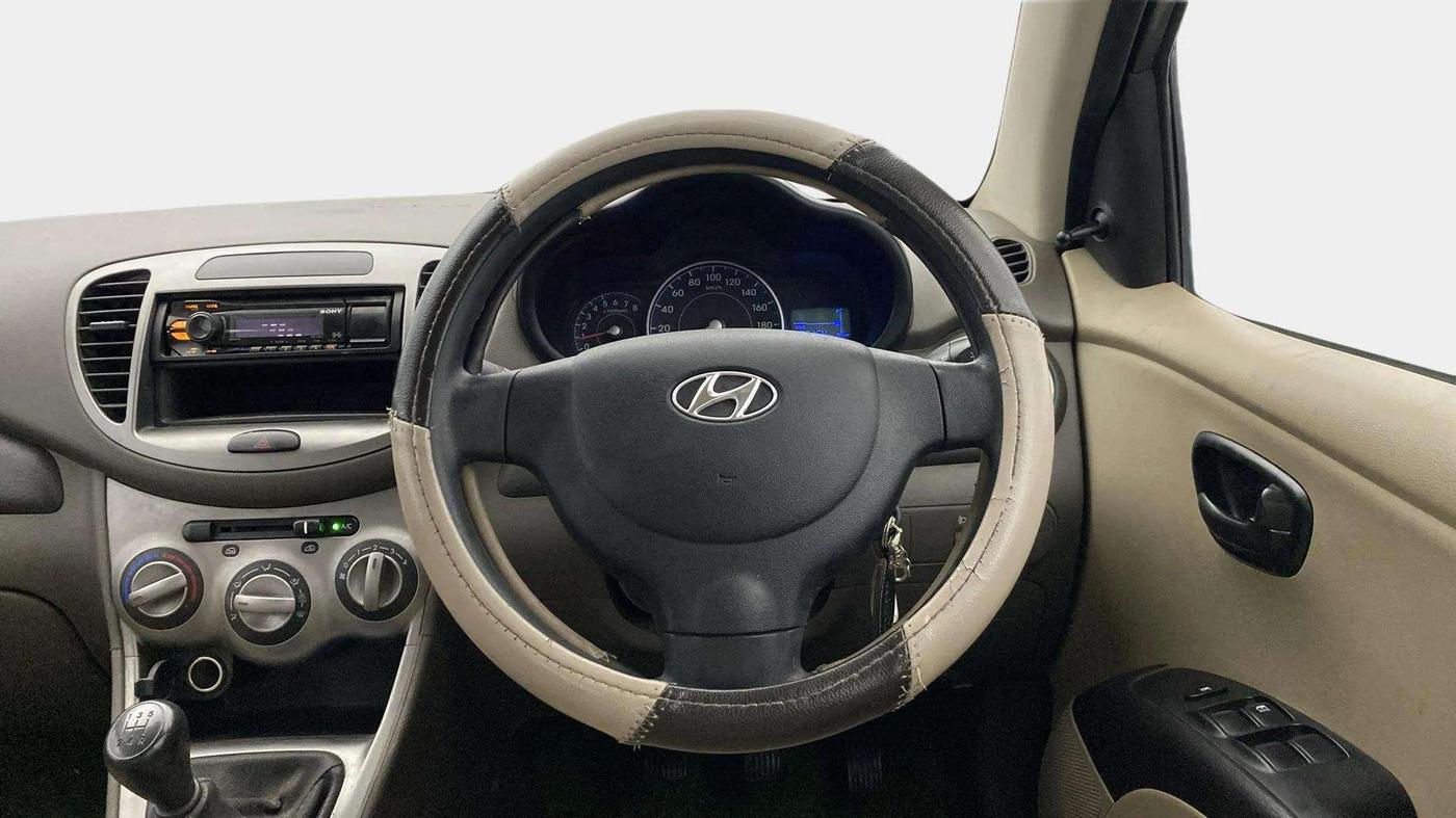 2015 Hyundai i10 MAGNA 1.1, Petrol, Manual, 22,244 km, Steering Wheel Close Up